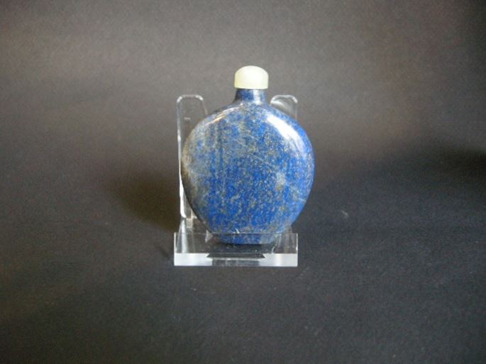 Snuff bottle lapis lazuli in crest shape | MasterArt