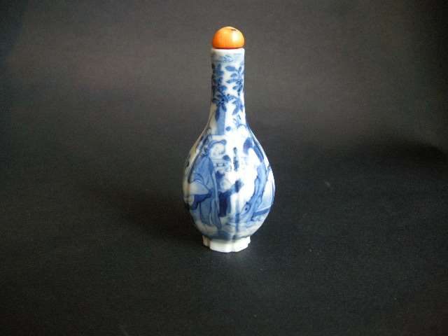 Rare snuff bottle porcelain blue and white hexagonal shape with figures decoration