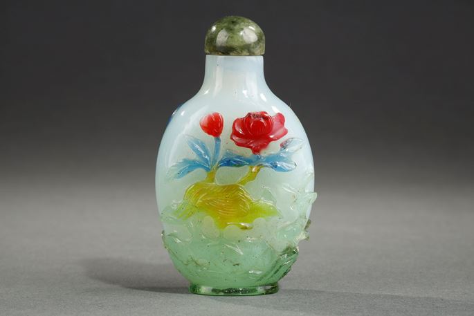 Glass snuff bottle overlay four colors on opalescent background decor of flowers, birds, lingzhi | MasterArt
