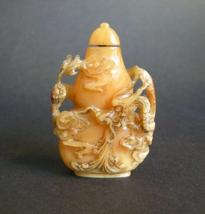 Rare snuff bottle in the form of a double gourd in hornbill sculpted from a dragon around it