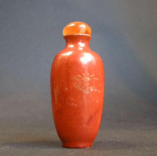 Snuff bottle porcelain enamelled iron red
