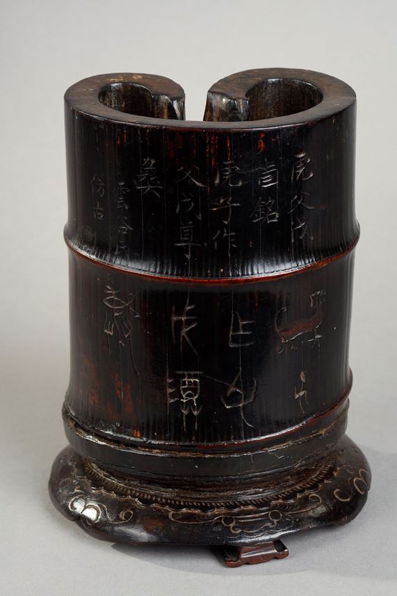 bamboo brush pot (bitong) in the shape of a cloud of good omen, black lacquered and incised with an archaic inscription surmounted by a commentary in current . Inscription on the vase &quot;you&quot; dedicated by Hu to Father Wu  - his son Hu had this vase made for his father Wu Imitated the ancient by Val des Nuées . China 19th century | MasterArt