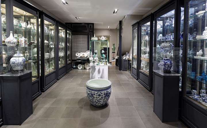 Galerie Bertrand de Lavergne - Paris - 
Porcelain from China and Japan - Snuff bottles - Oriental Art