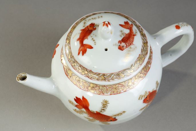 Teapot porcelain decoration with fish in iron red and gold-  Yongzheng period 1723/1735 | MasterArt