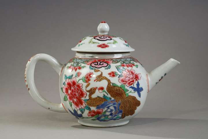 Teapot Famille Rose porcelain  decorated with flowers and birds - early Qianlong 1736/1795