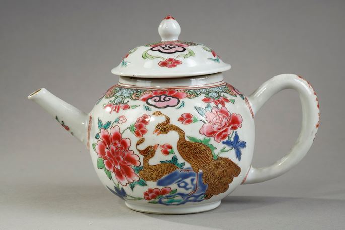 Teapot Famille Rose porcelain  decorated with flowers and birds - early Qianlong 1736/1795 | MasterArt
