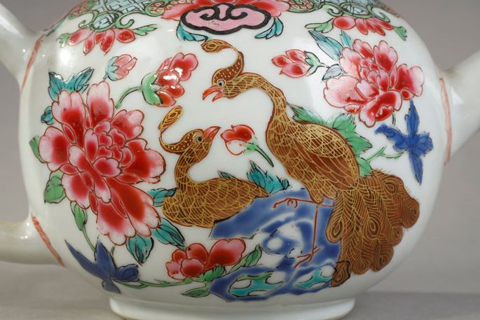 Teapot Famille Rose porcelain  decorated with flowers and birds - early Qianlong 1736/1795 | MasterArt