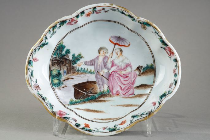  polylobed porcelain cup of the Famille Rose with European decor other version of the departure of the pelerins for Cythere - China Qianlong Period 1736/1795 | MasterArt