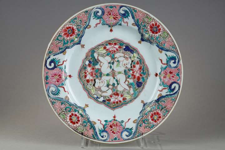 Porcelain plate Famille Rose with decoration of the two brothers Hehe in the center lying among the lotus. China circa 1730/40