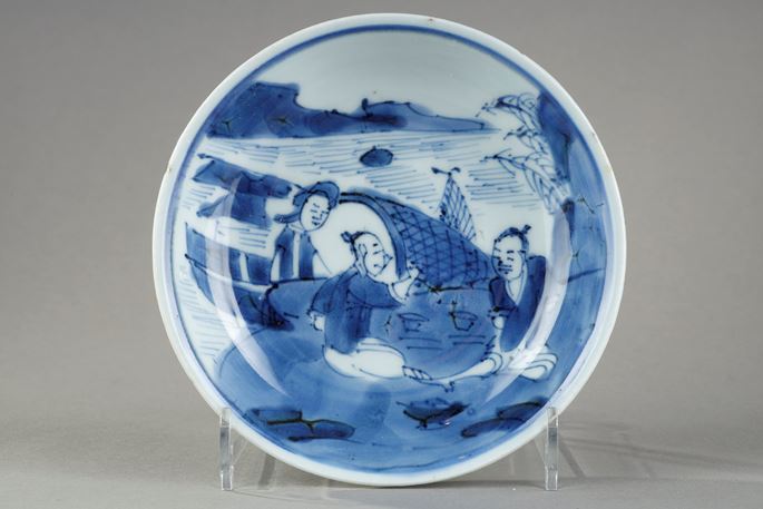small porcelain cup Blue White with decor of characters and a boat - China Kangxi period 1662/ 1722 circa 1670 | MasterArt