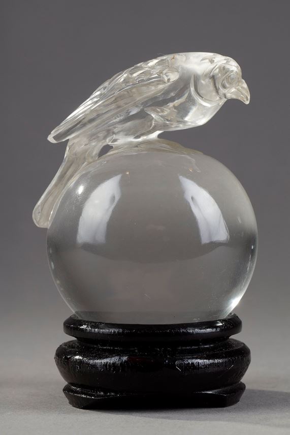 Small sphere in pure rock crystal surmounted by a raptor -China 19em century | MasterArt