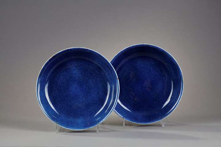 Pair of small powder blue monochrome porcelain cups - Kangxi period 1662/1722
diam 16.5cm