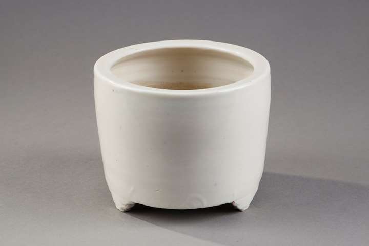 Censer cylindrical  porcelain "blanc de Chine" (without decor) China Dehua kilns  province of Fujian 
beginning of the period Kangxi 1662/1722