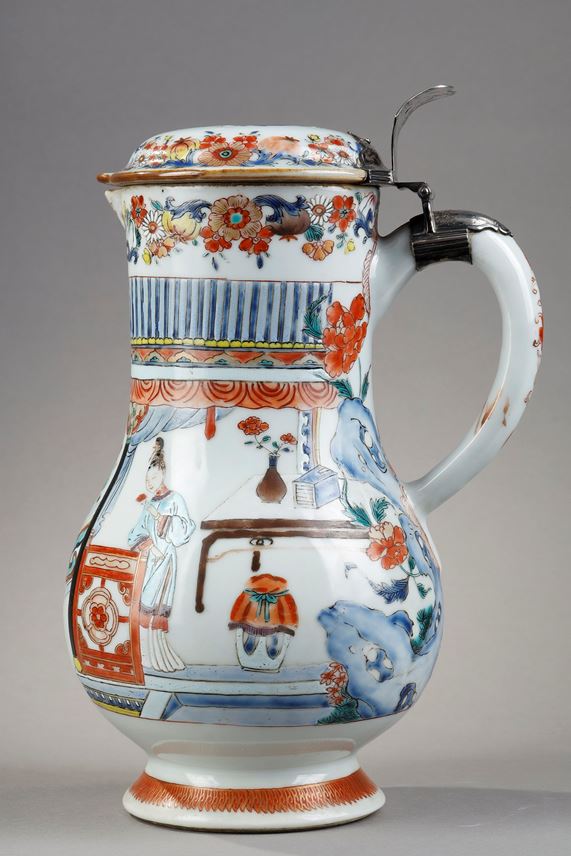 porcelain ewer with decoration &quot;Famille Rose&quot;  of court women and flowers  - China Yongzheng Period 1723/1735 Western silver mount 18th century | MasterArt