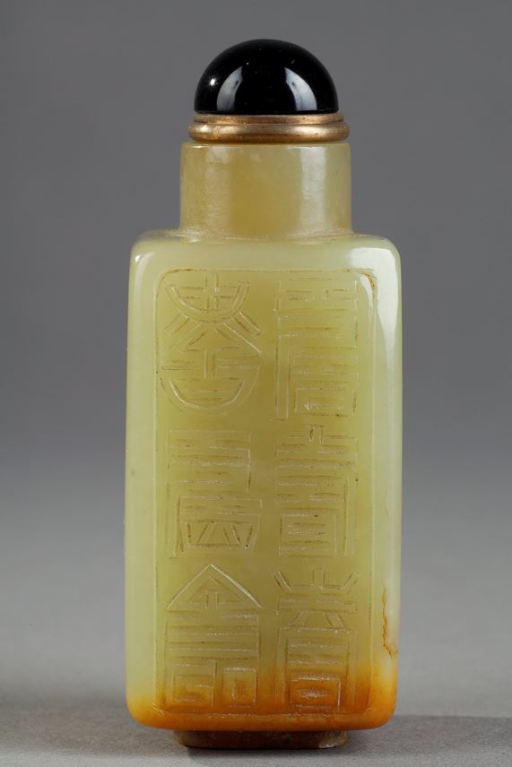 Jade nephrite snuff bottle sculpted with &quot;Shou&quot;design- Mounted by Maquet(Paris)1930/1950 | MasterArt