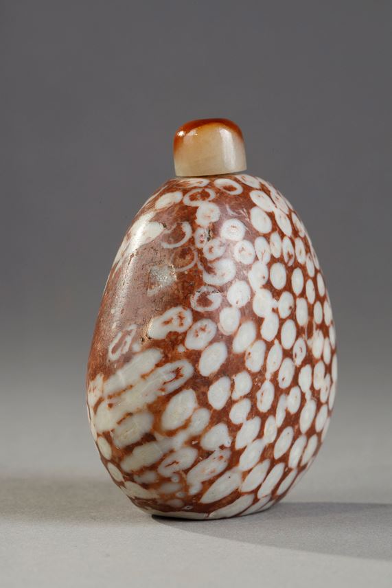 Snuff bottle fossiliferous stone &quot;limestone&quot; of pebble material  with splash white on rust ground | MasterArt