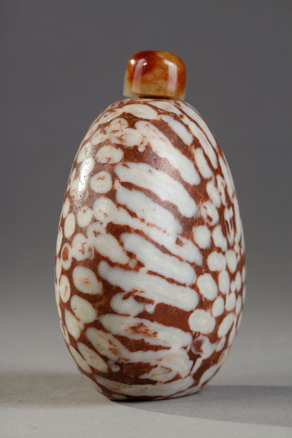 Snuff bottle fossiliferous stone &quot;limestone&quot; of pebble material  with splash white on rust ground | MasterArt