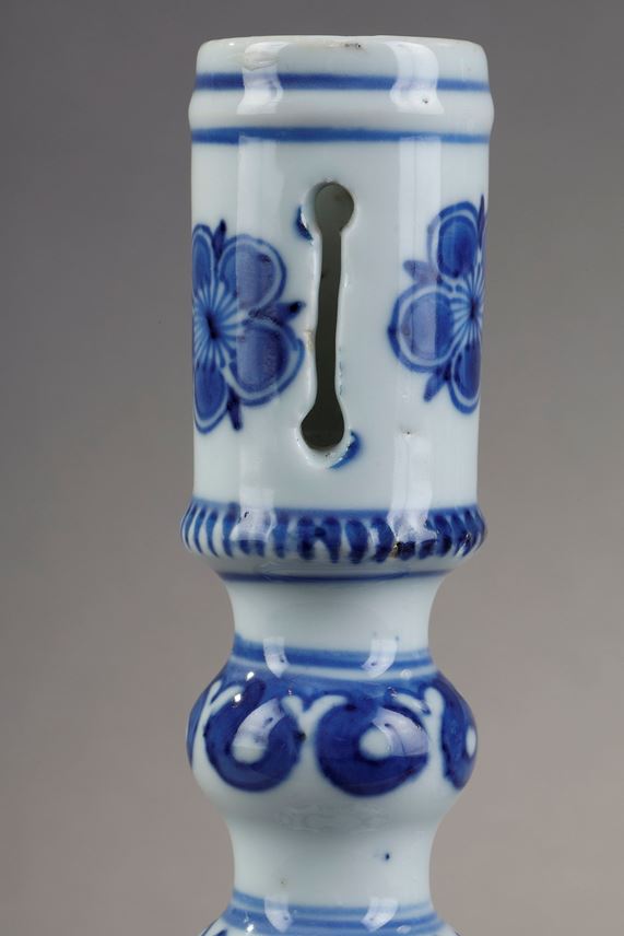 Very rare suite of four candle holders in blue white porcelain of European shape | MasterArt