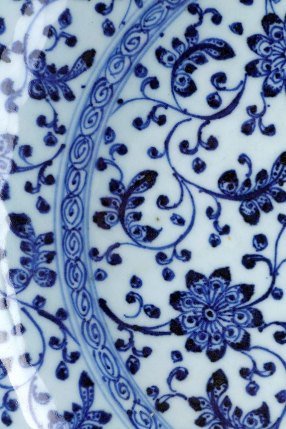 Dish blue and white decoration of flowers and foliage Ming style | MasterArt