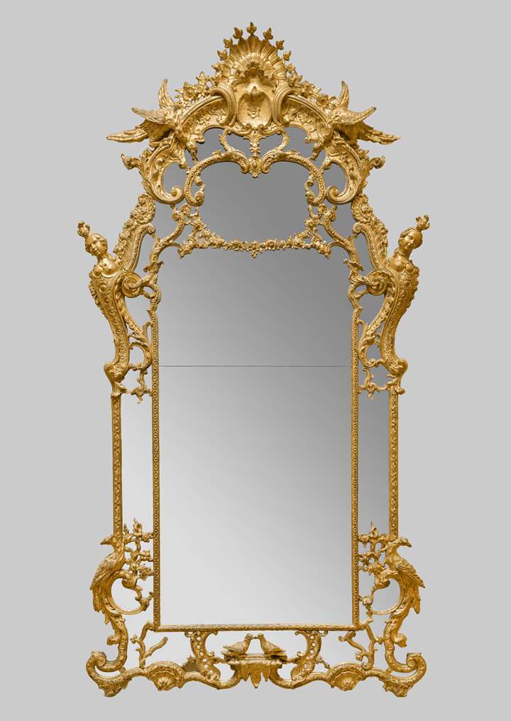 Exceptional and large mirror in carved and gilt wood, adorned with ducks, busts of women, phoenix and turtle doves