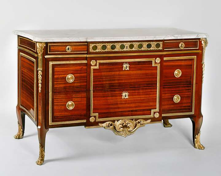 Exceptional chest of drawers in satin wood and amaranth decorated with chased and gilt bronzes