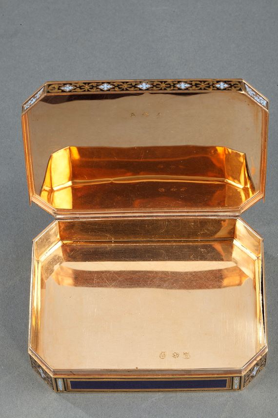 Gold and enamelled 18th century Swiss snuff-box. | MasterArt