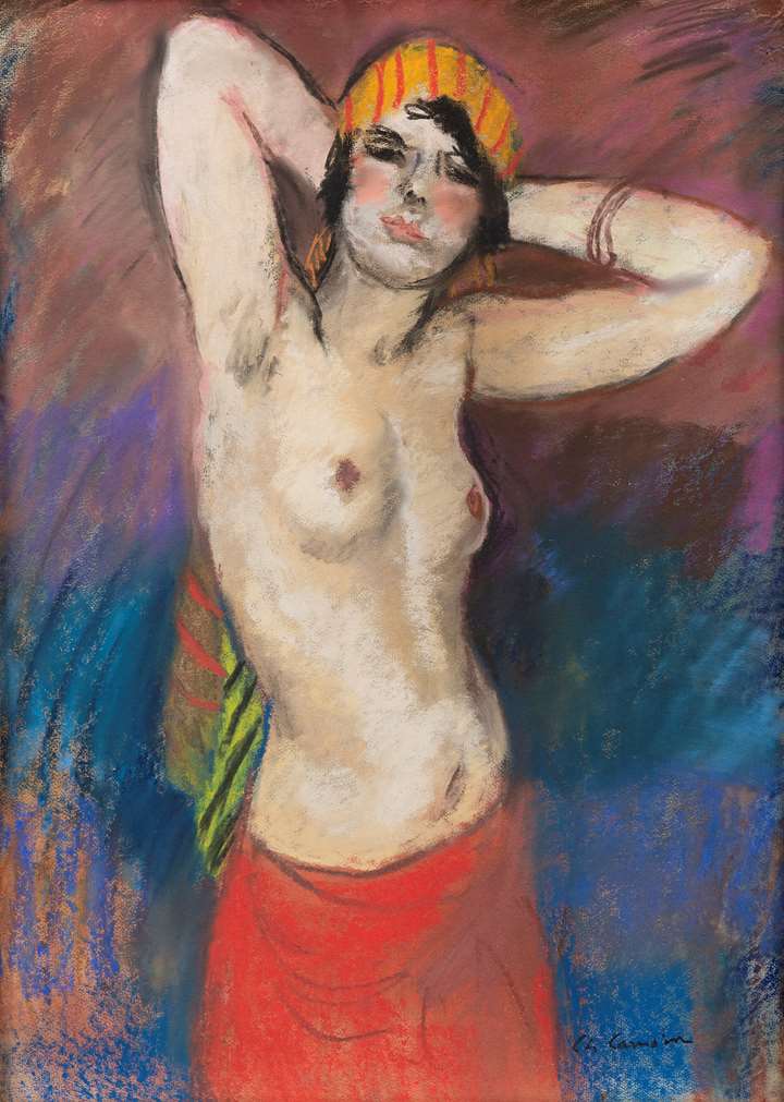 Buste de femme nue au turban jaune rayé rouge
