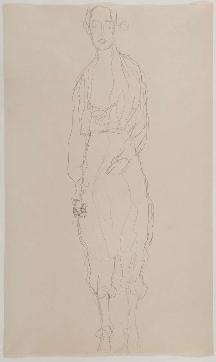 Portrait d'une femme debout en pantalon